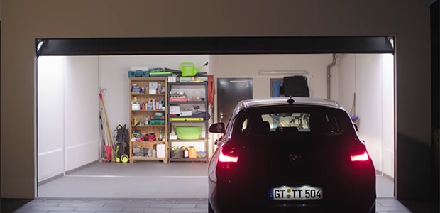 Garage abends mit LED beleuchtet, Foto: Teckentrup