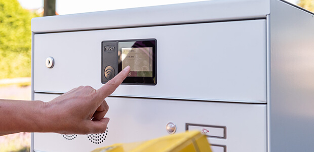 Touchscreen-Bedienung der myRENZbox, Foto: Renz